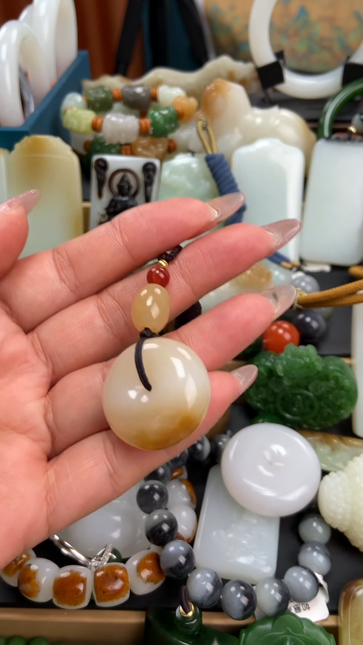 未镶嵌手串和田玉吊坠