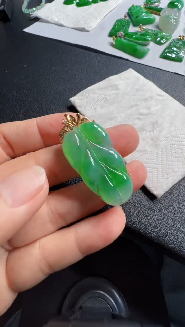 吊坠(不含链)18K金镶嵌翡翠12800