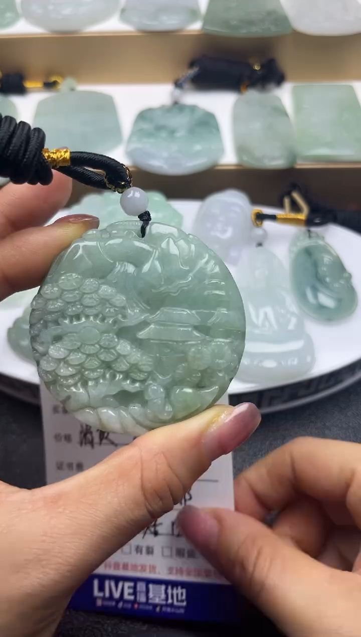 颈饰未镶嵌翡翠               