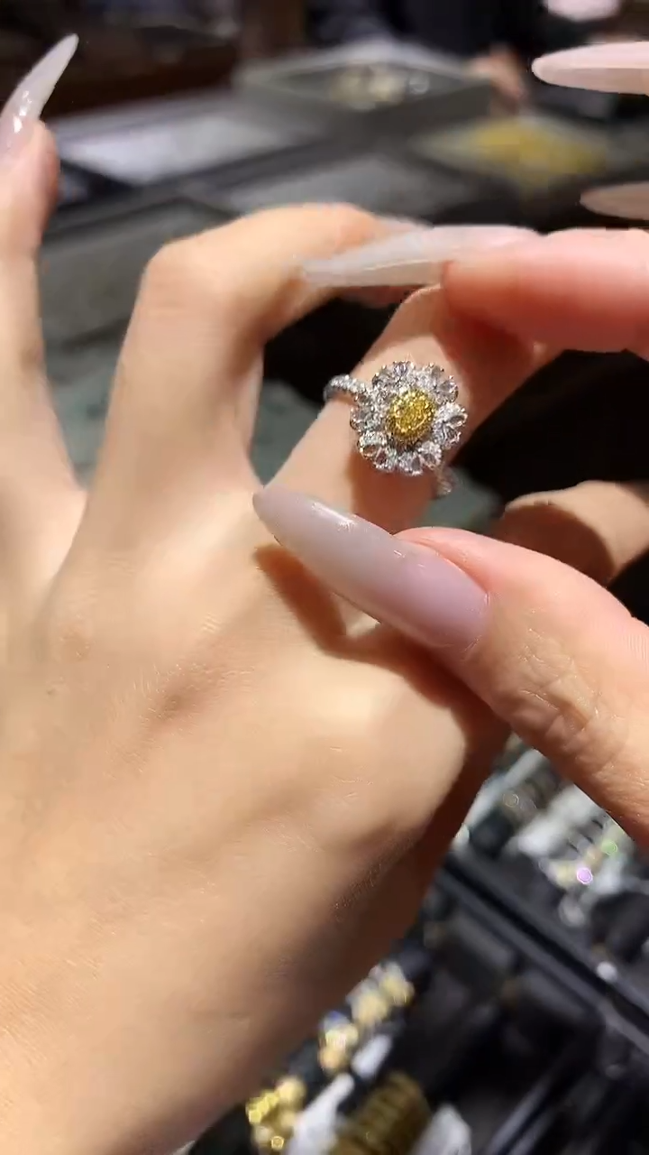 【闪购商品】钻石戒指18K金镶嵌15分橙钻