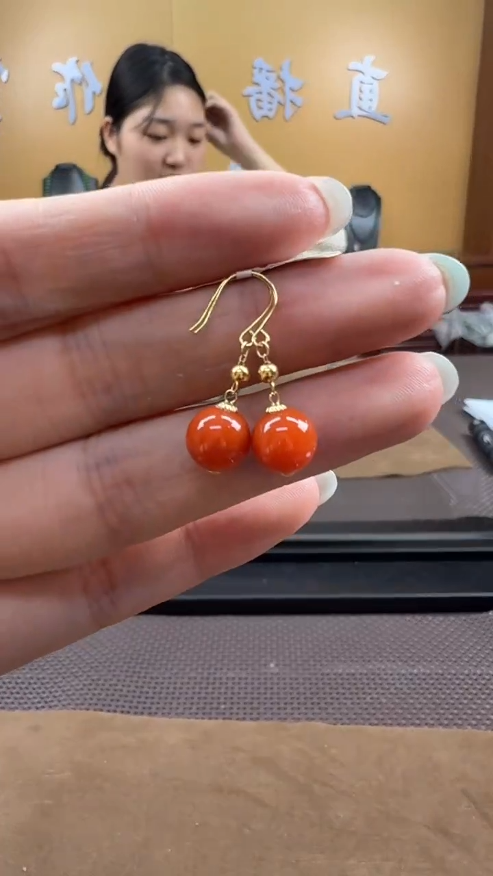 18K金镶嵌颈饰玛瑙/玉髓耳饰一对