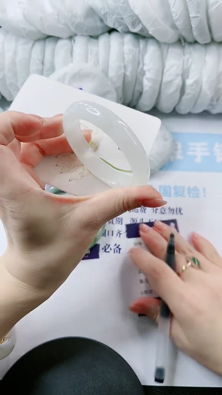 【闪购商品】石英质玉手镯未镶嵌多样性发货V77