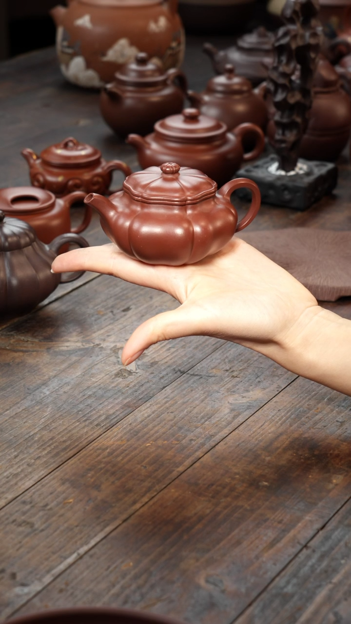 【闪购商品】紫砂茶壶葵仿古紫泥111