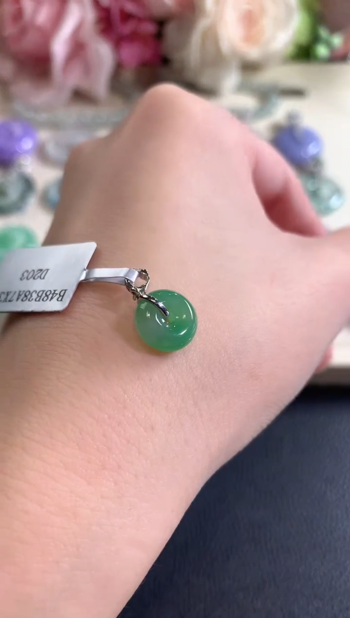 吊坠(不含链)18K金镶嵌翡翠冬日珠宝Q54