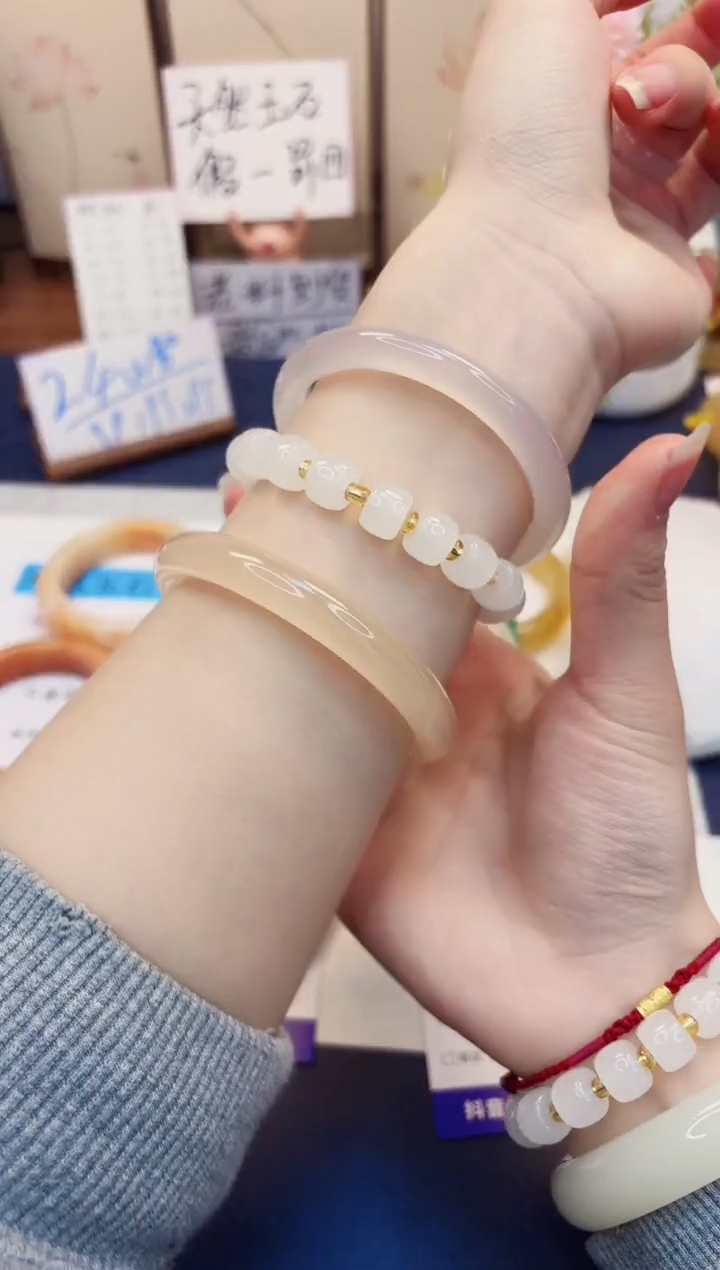 【闪购商品】石英质玉手镯未镶嵌59-玉髓-圈口56