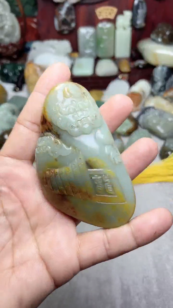 和田玉未镶嵌把件-