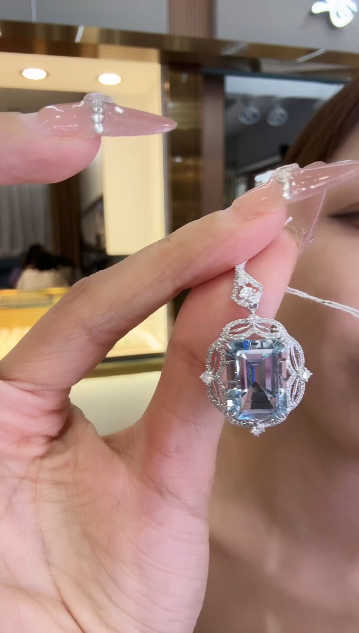 18K金镶嵌吊坠(不含链)海蓝宝石6.4ct