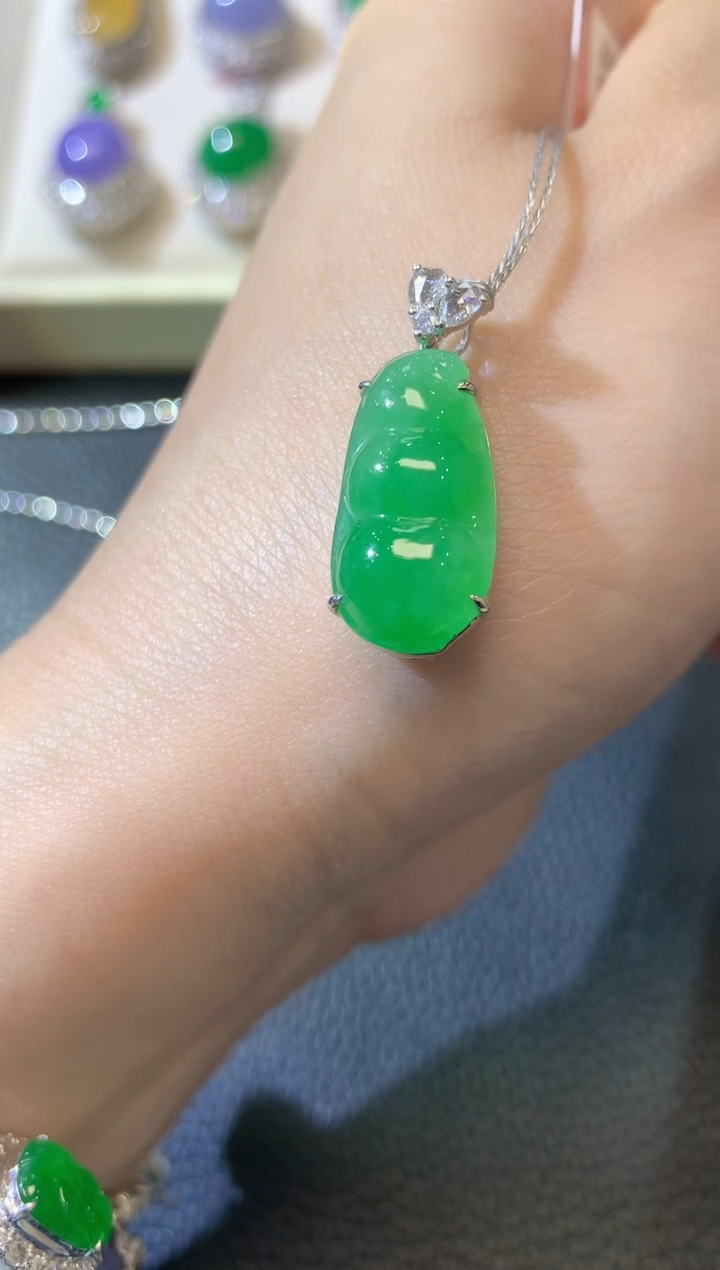 【闪购商品】翡翠吊坠(不含链)18K金镶嵌A8