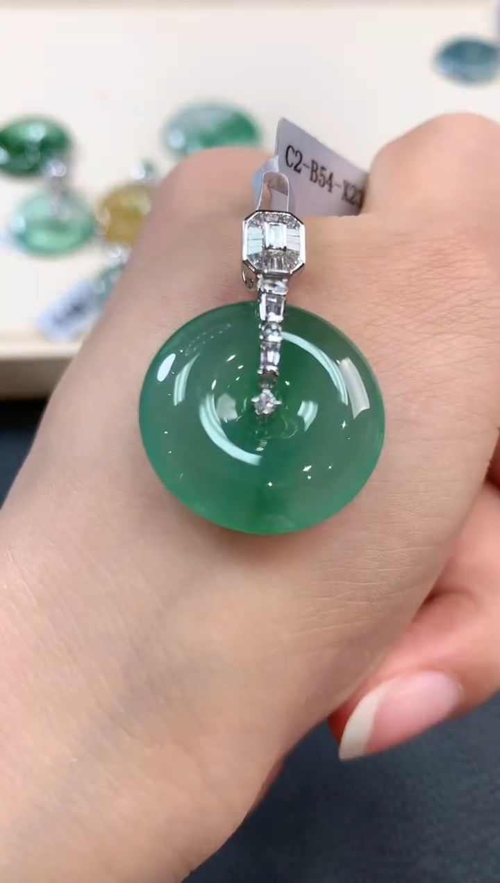 【闪购商品】翡翠吊坠(不含链)18K金镶嵌b222不退换多样性一件发货