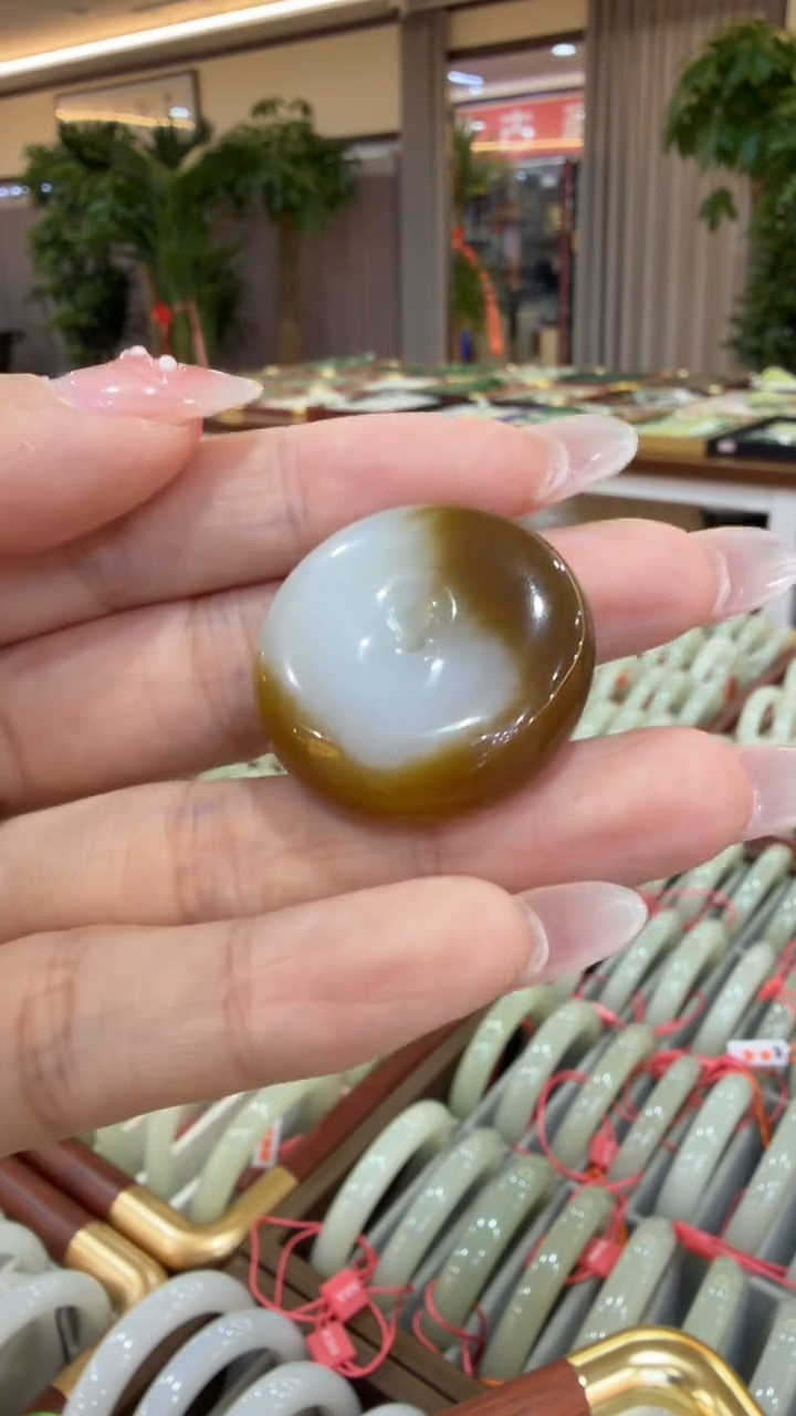 颈饰未镶嵌和田玉挂件