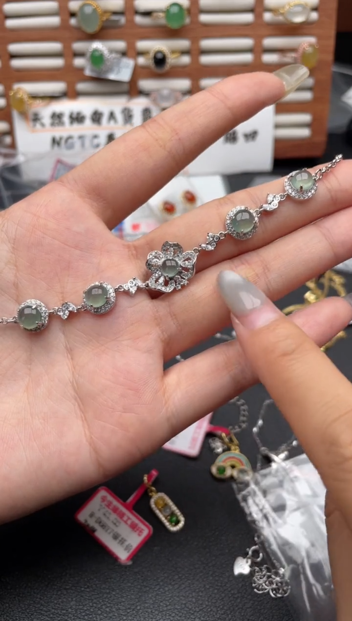 翡翠银S925镶嵌颈饰一物一证一礼盒