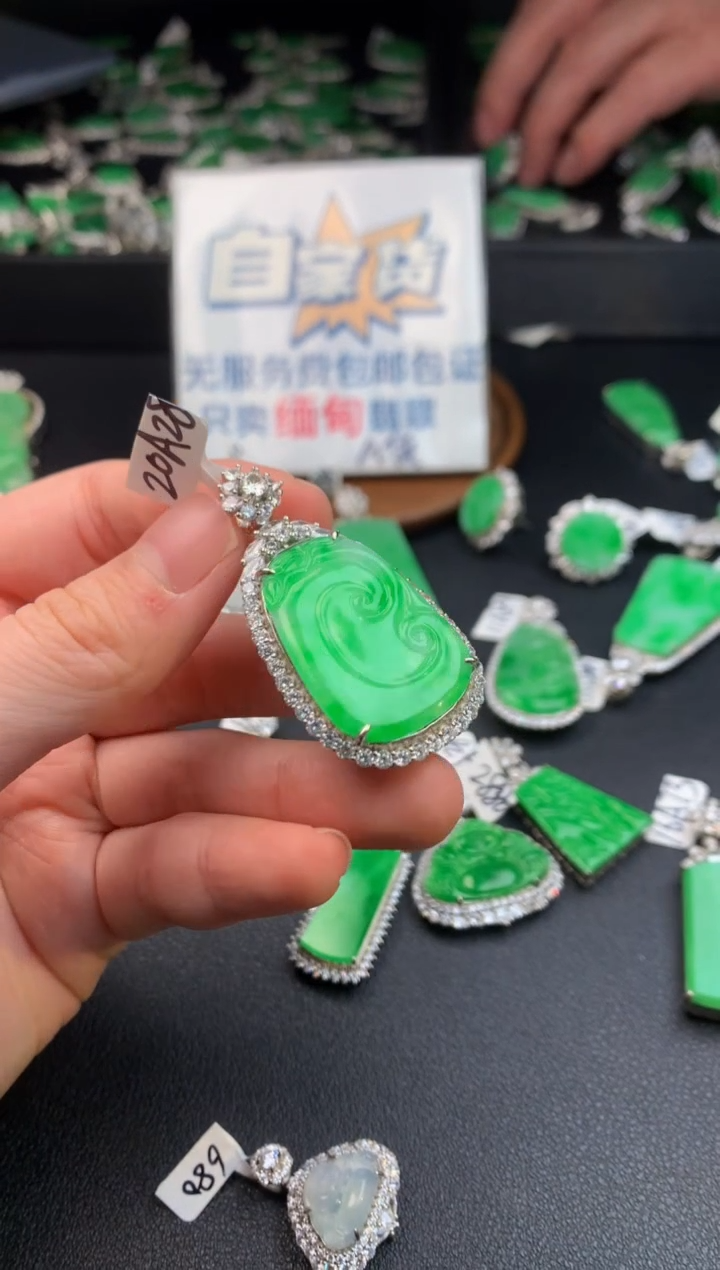 【闪购商品】翡翠颈饰银S925镶嵌翡翠