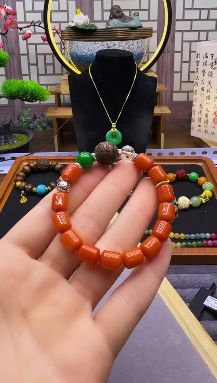 14K金镶嵌蜜蜡手链S66