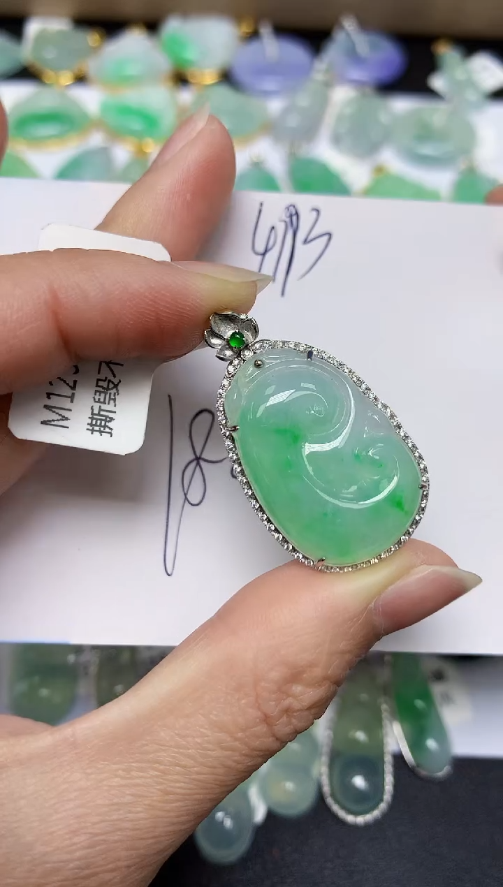 【闪购商品】翡翠18K金镶嵌颈饰天然翡翠A货