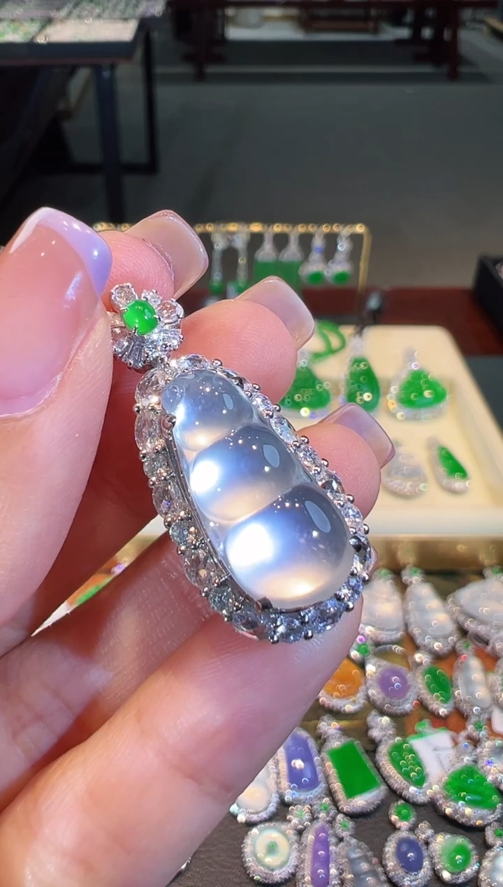 【闪购商品】翡翠吊坠(不含链)18K金镶嵌翡翠