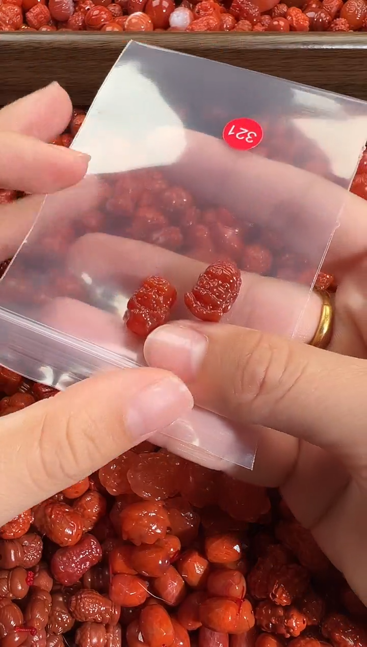 颈饰未镶嵌南红玛瑙1