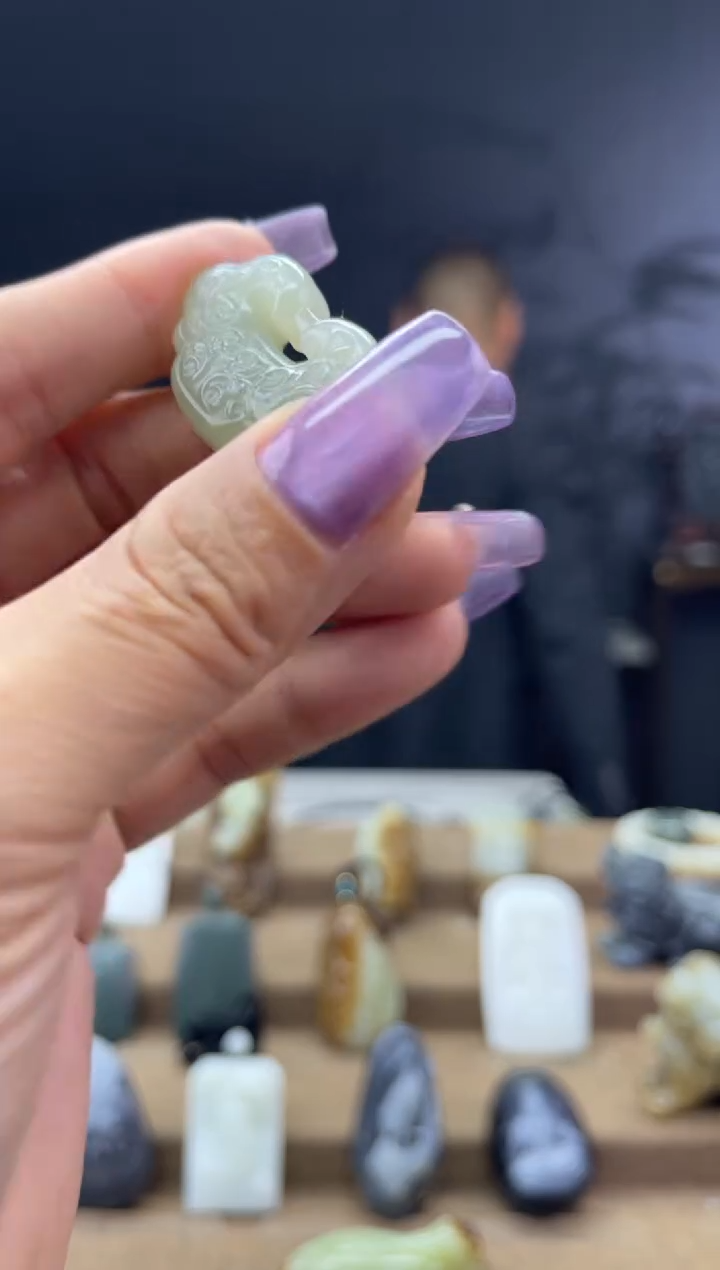 颈饰未镶嵌和田玉1