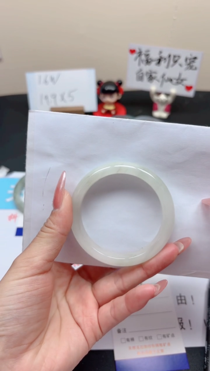 【闪购商品】石英质玉手镯未镶嵌v4