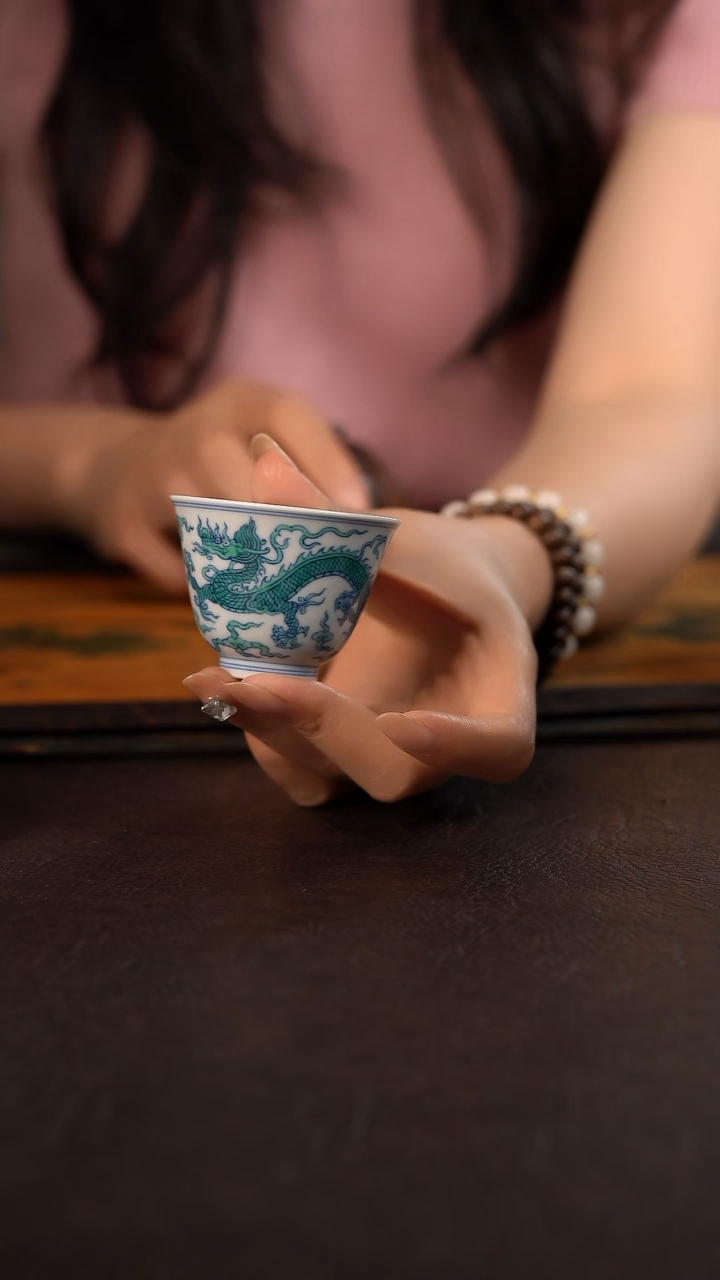 杯云霞珍藏斗彩绿龙纹小闻香杯