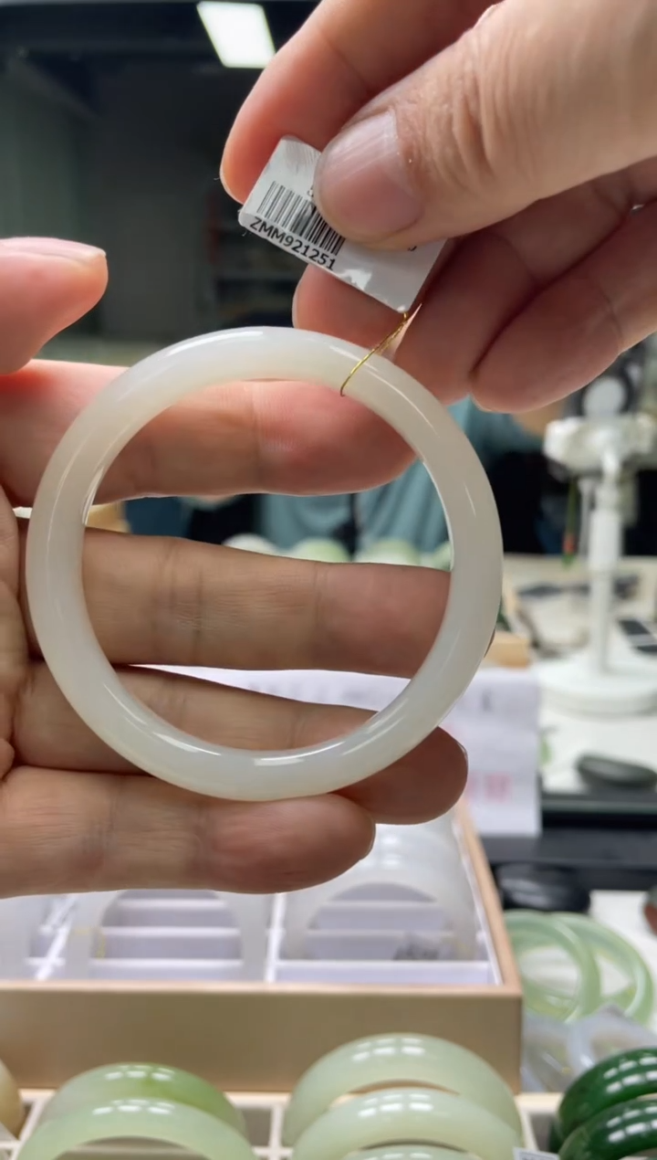 【闪购商品】和田玉手镯未镶嵌编码1251 圈口57-58