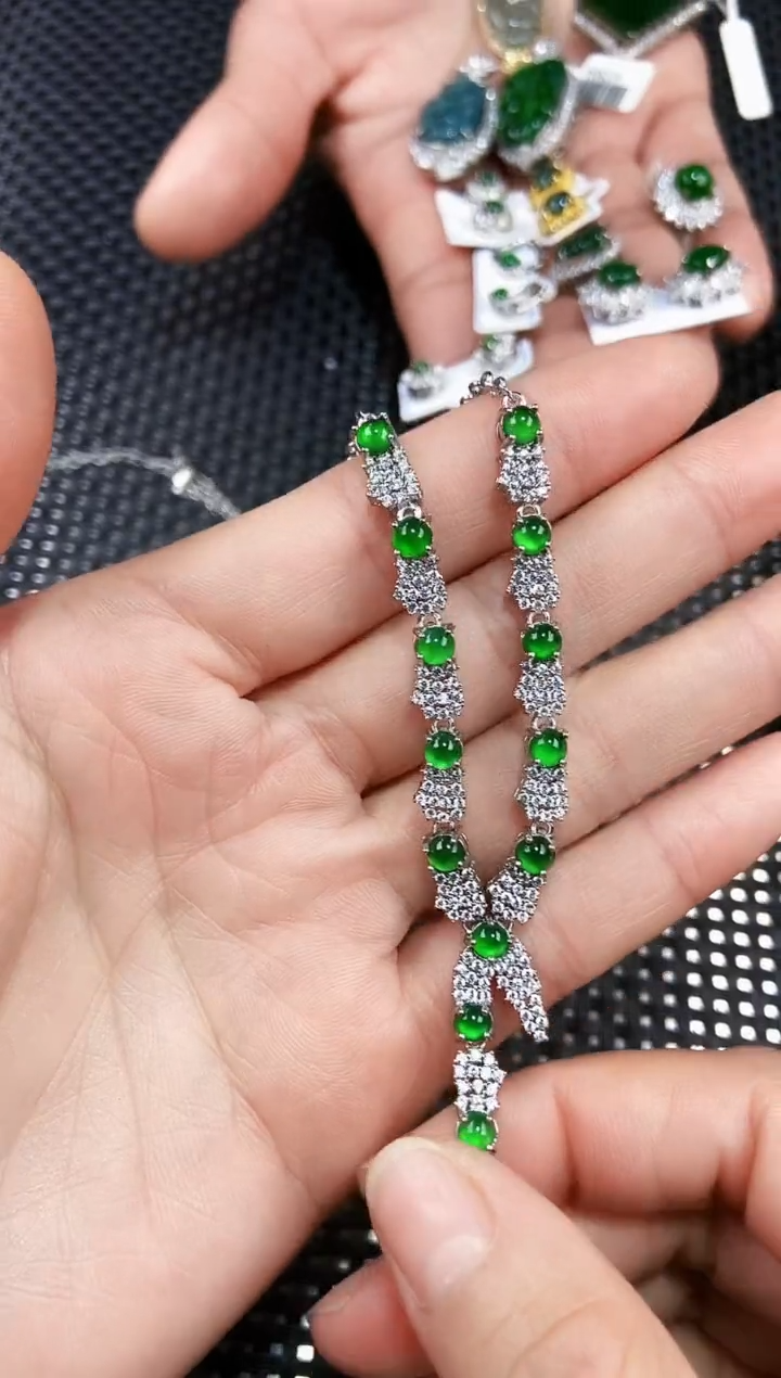 【闪购商品】翡翠颈饰未镶嵌11111111