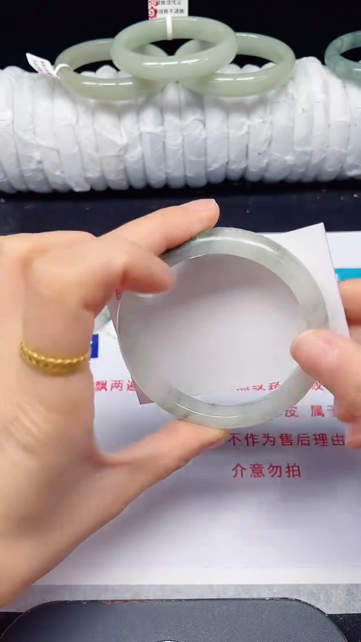 未镶嵌手镯石英质玉127-61/62