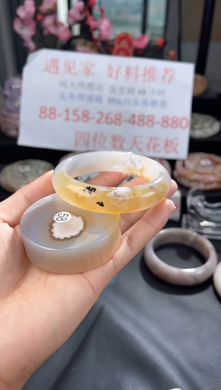 【闪购商品】石英质玉手镯未镶嵌59