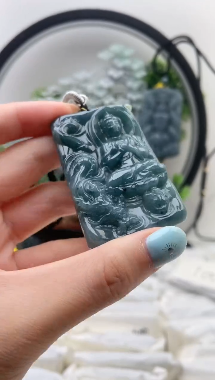 颈饰未镶嵌翡翠大日如来