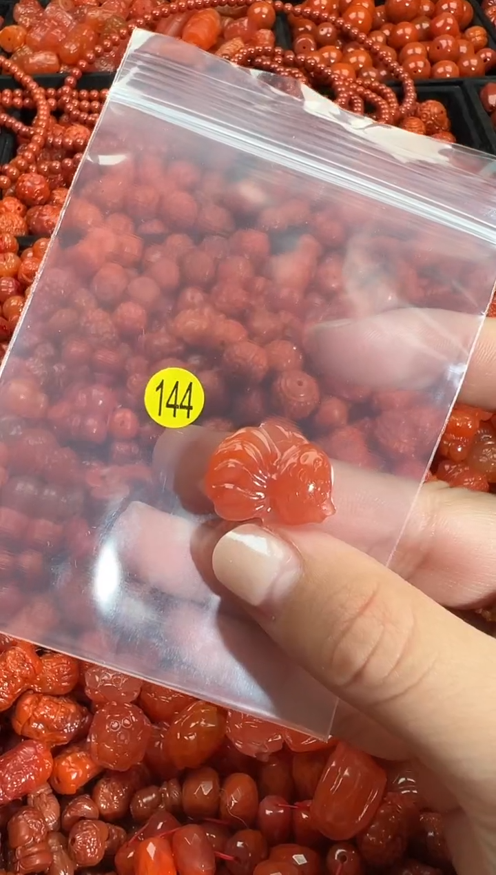 颈饰未镶嵌南红玛瑙1