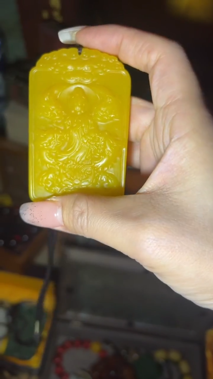 未镶嵌和田玉（黄玉）把件闪购高端商品链接