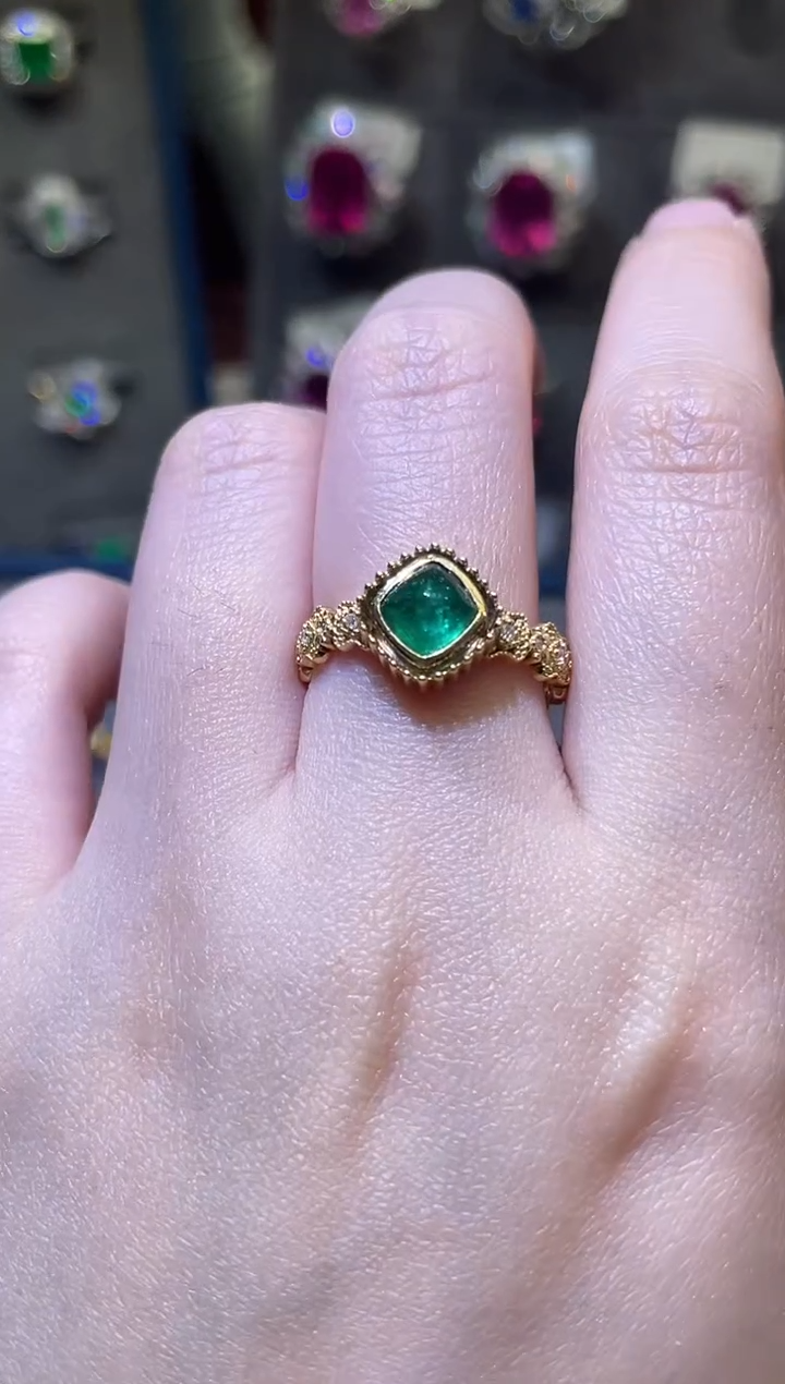 【闪购商品】祖母绿戒指18K金镶嵌0.95ct