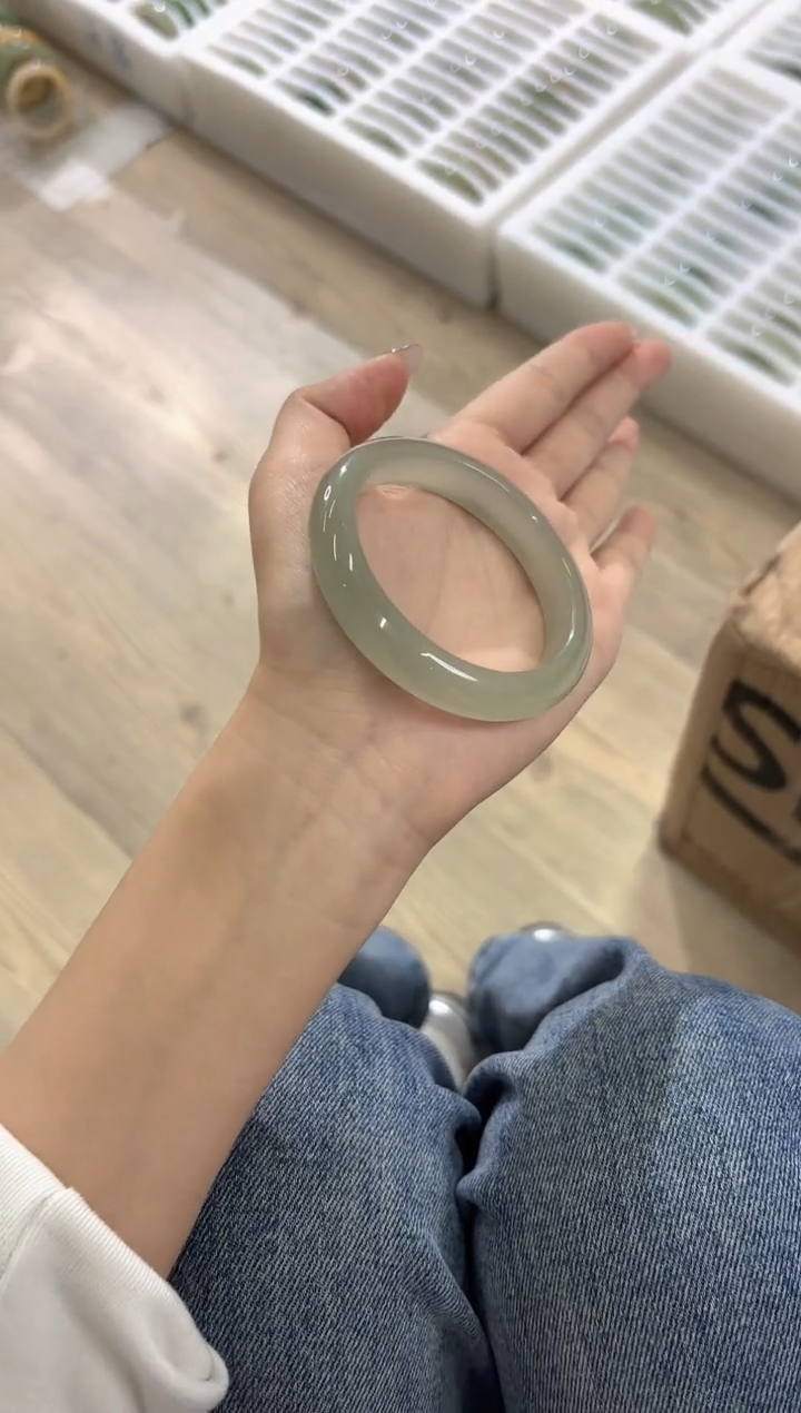 未镶嵌手镯石英质玉94-52D