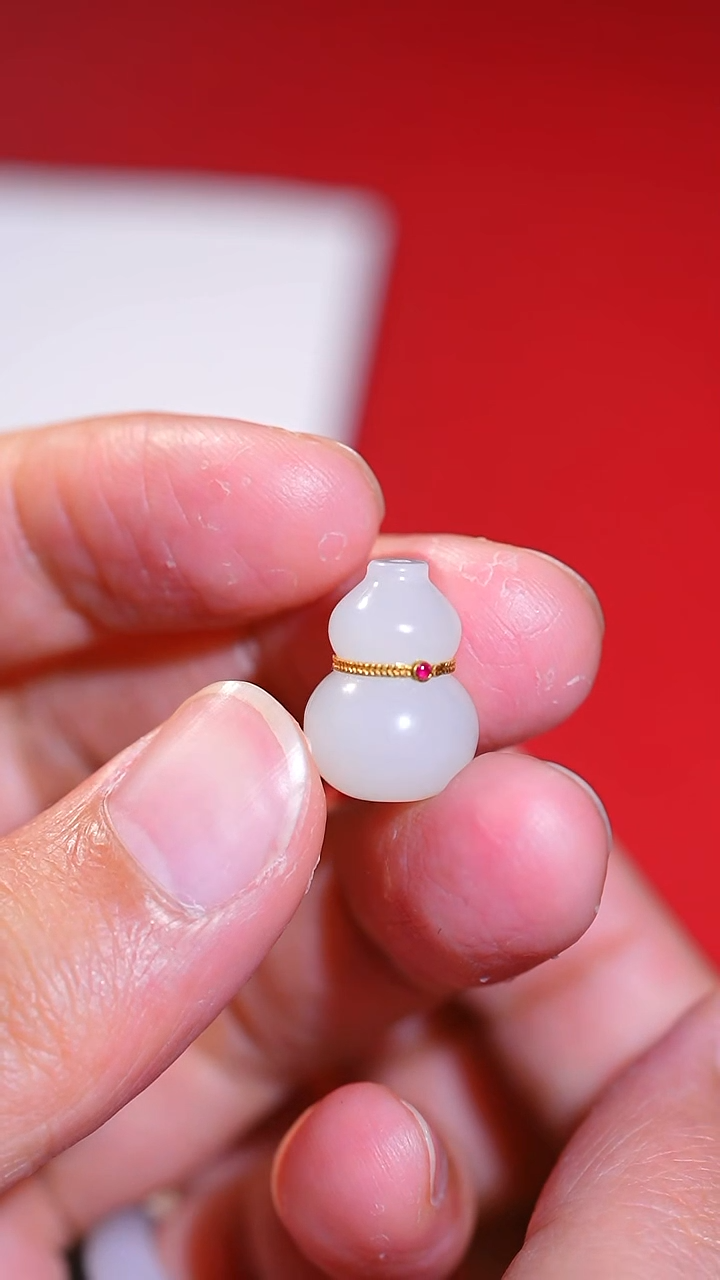 吊坠(不含链)18K金镶嵌和田玉12多样性发一