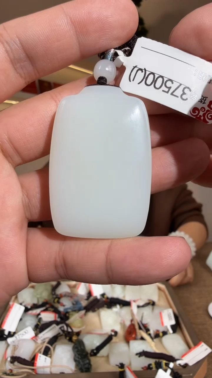 颈饰未镶嵌和田玉J