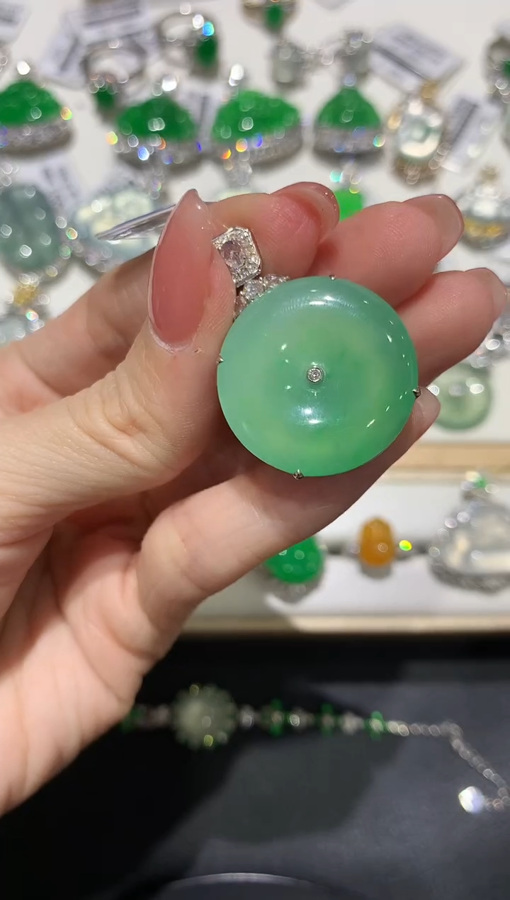 【闪购商品】翡翠吊坠(不含链)18K金镶嵌团购2