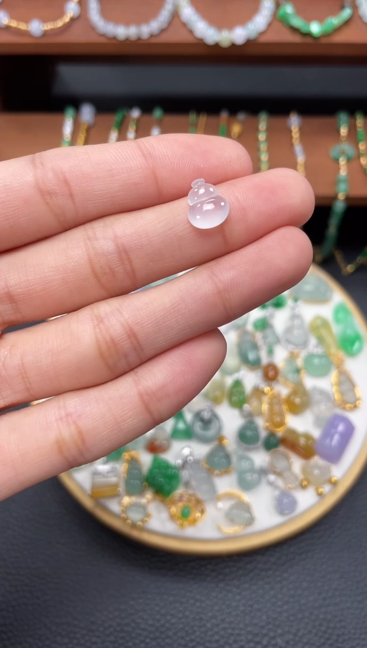 【闪购商品】翡翠吊坠(不含链)未镶嵌一个  JK628
