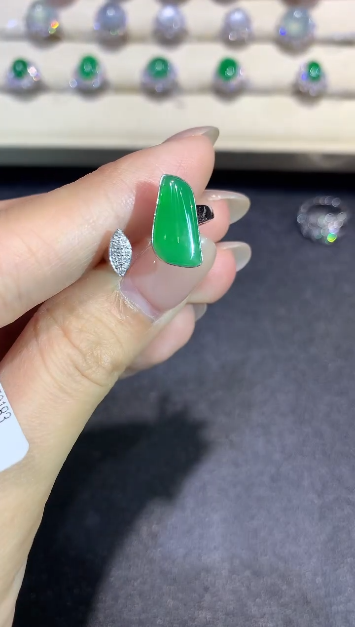 【闪购商品】翡翠戒指18K金镶嵌a51       