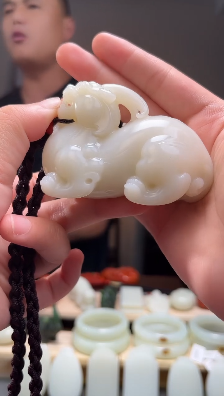 颈饰未镶嵌和田玉黑***3吊坠