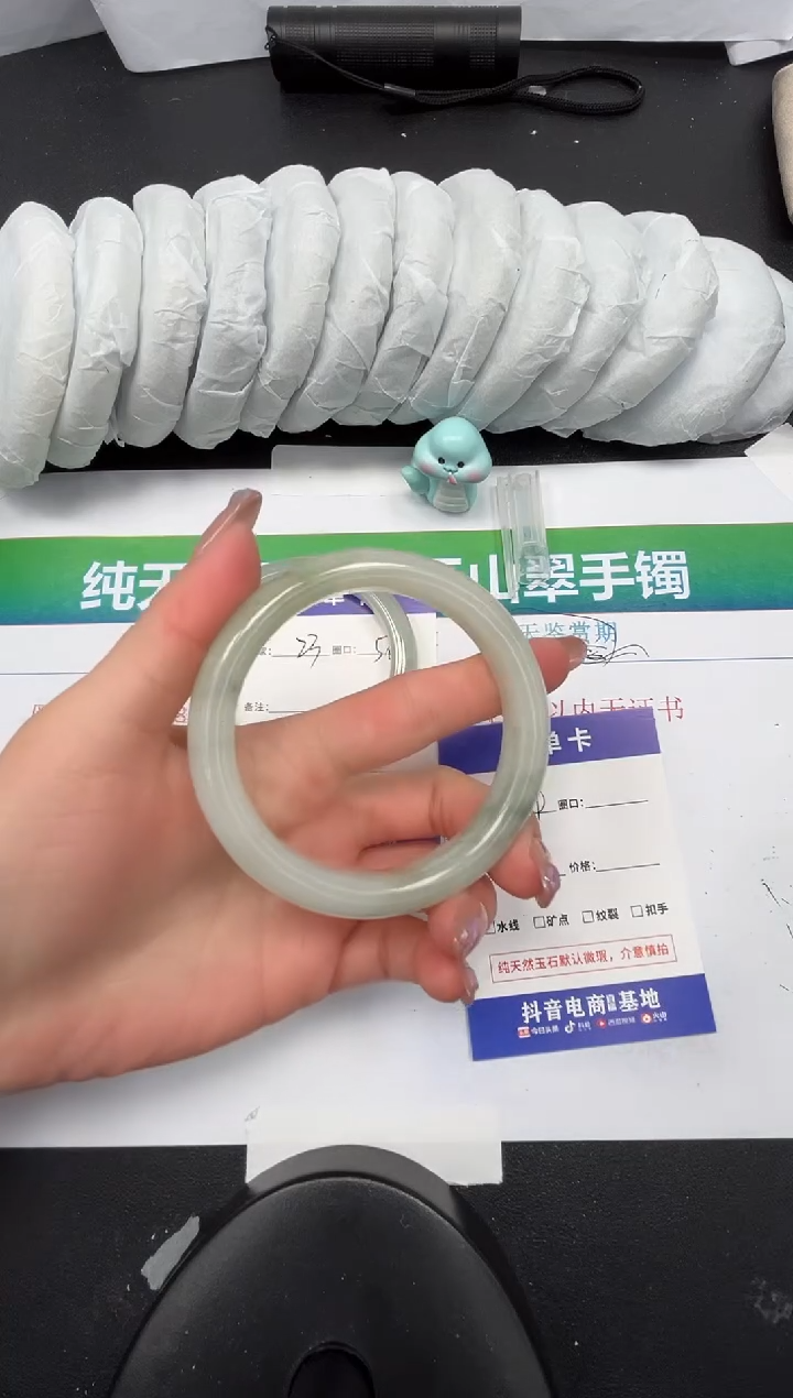 【闪购商品】石英质玉手镯未镶嵌24-61.2