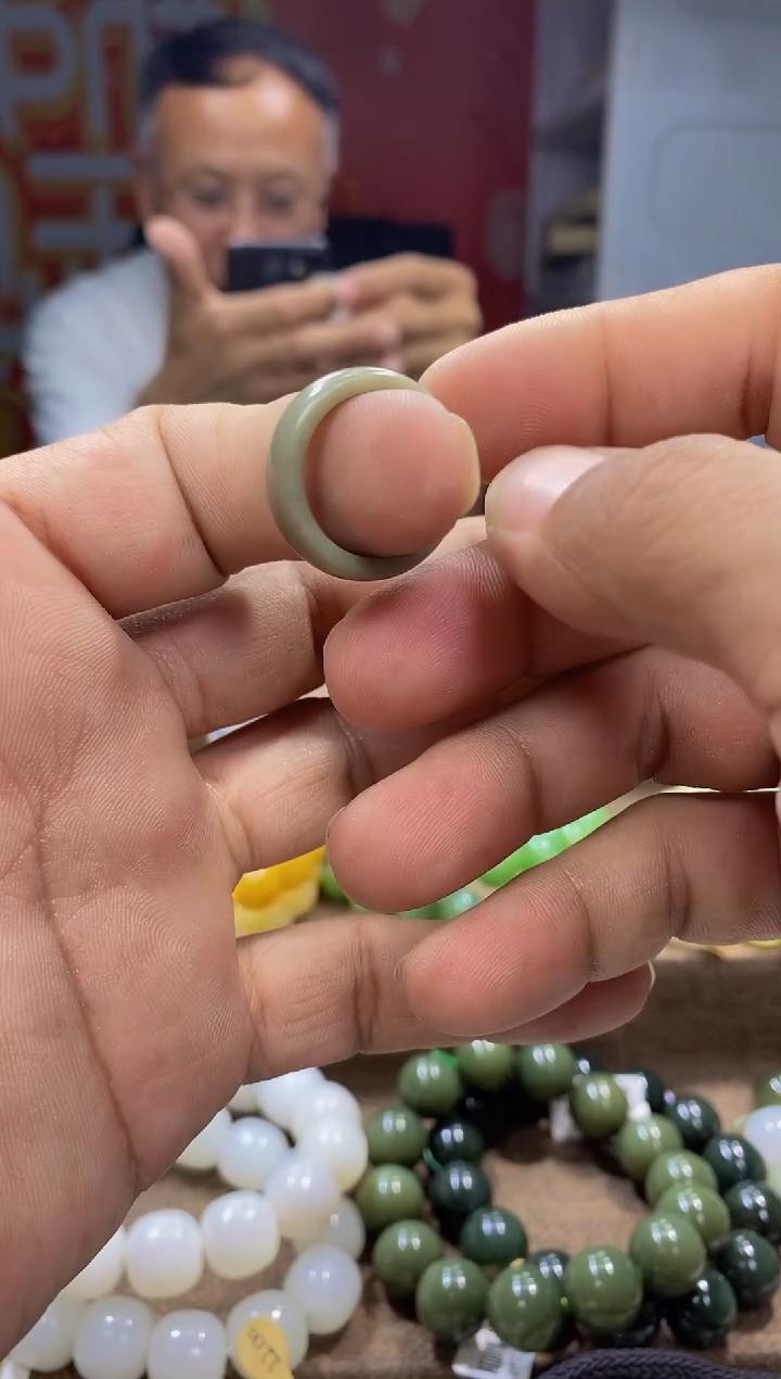 和田玉未镶嵌颈饰1