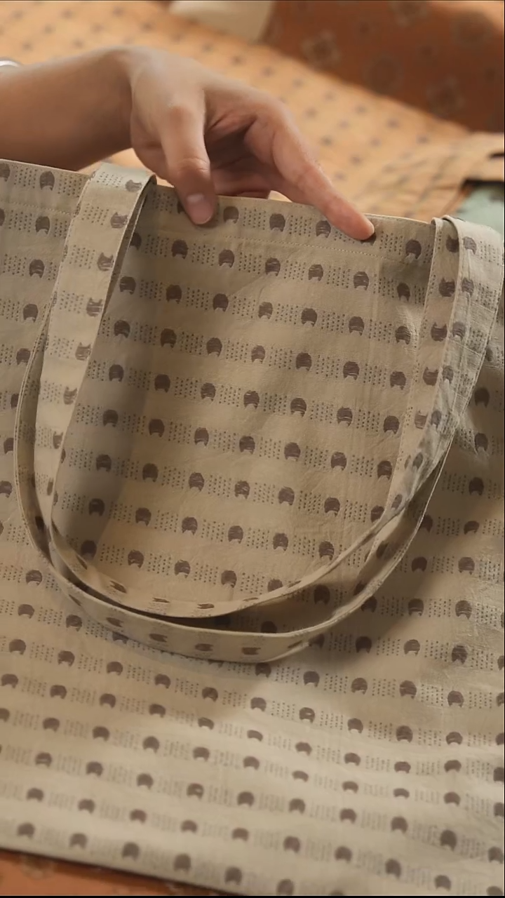 单肩包············