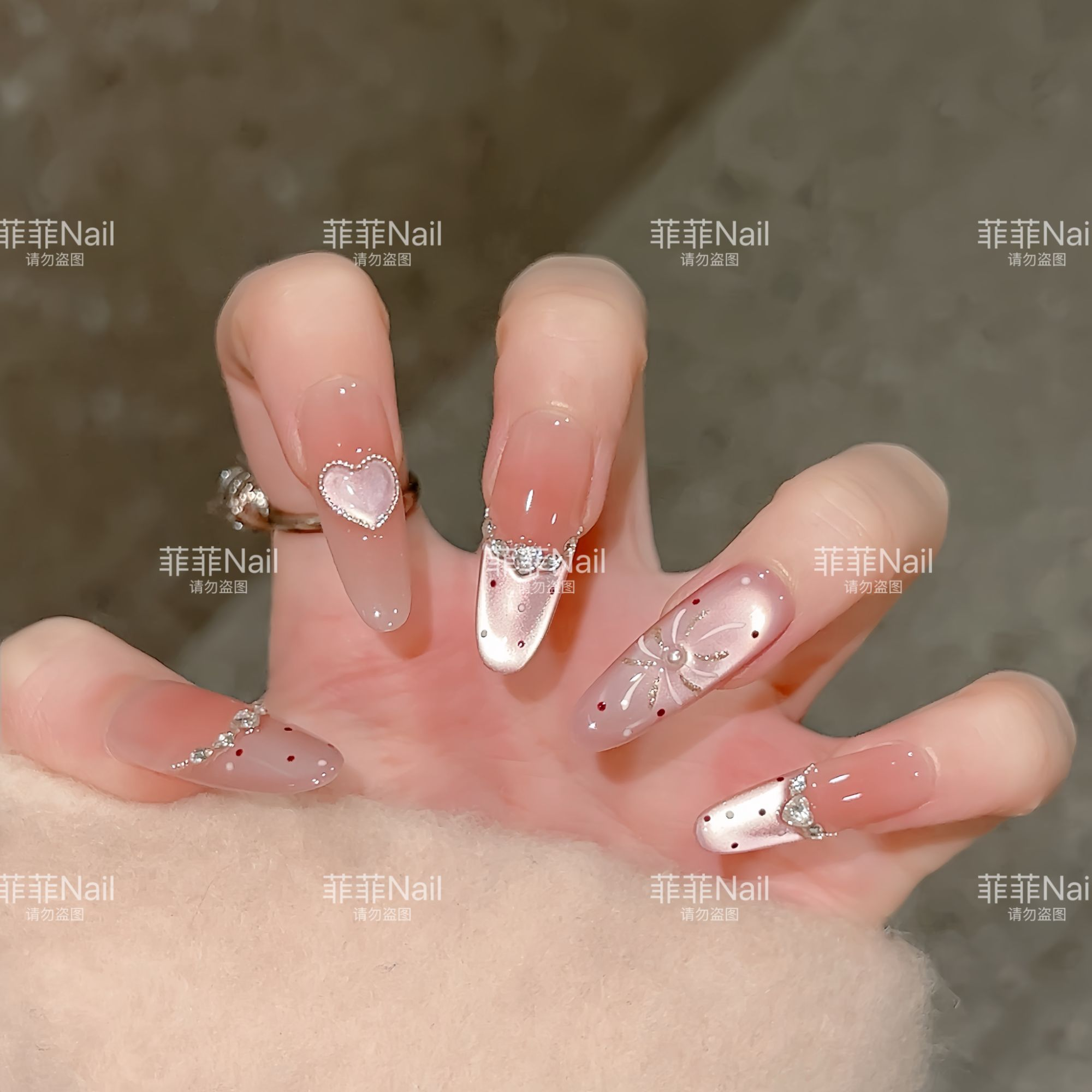 【告白恋人】中长款显白冰透爱心法式猫眼裸色珍珠穿戴甲美甲