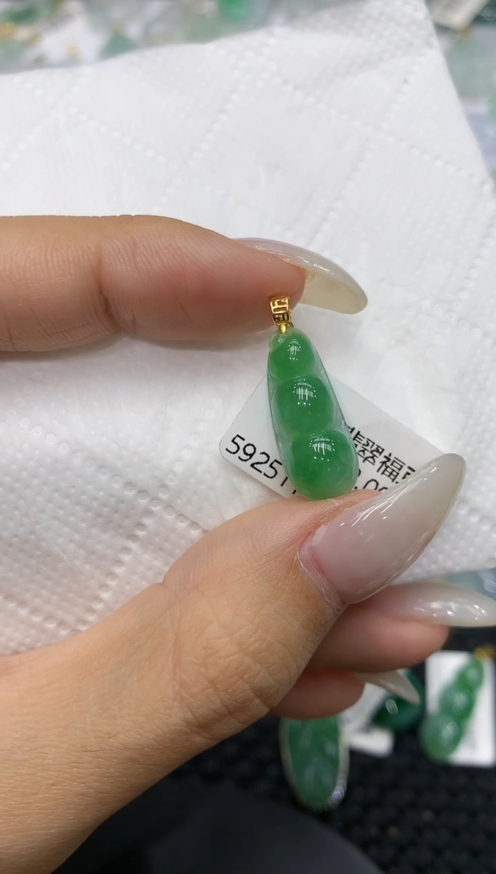 颈饰18K金镶嵌翡翠111111111111