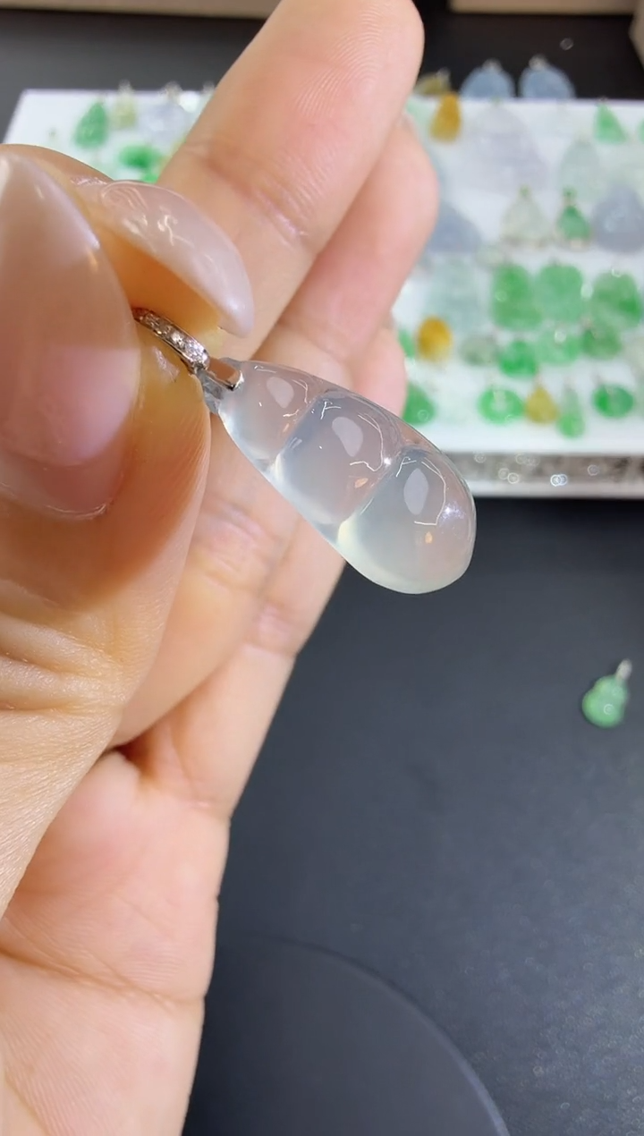 颈饰18K金镶嵌翡翠H0909-1501-29