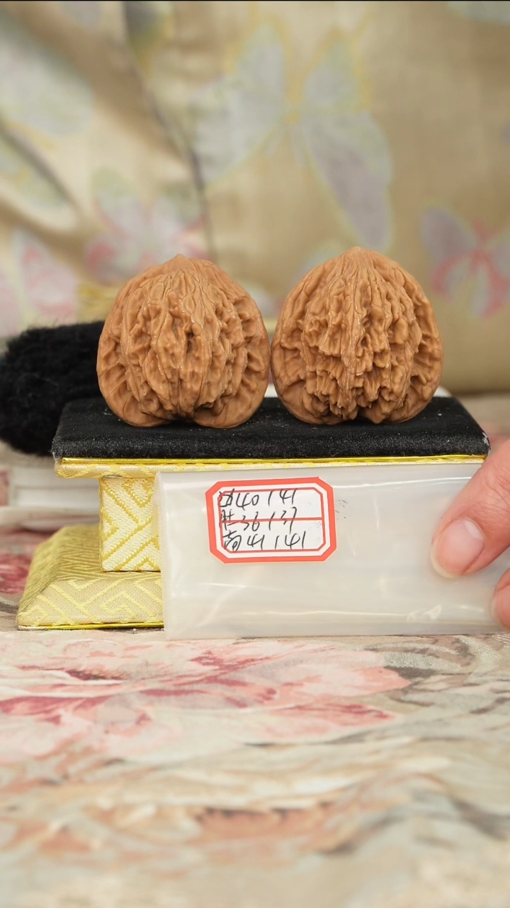 【闪购商品】文玩核桃把件麦穗虎头