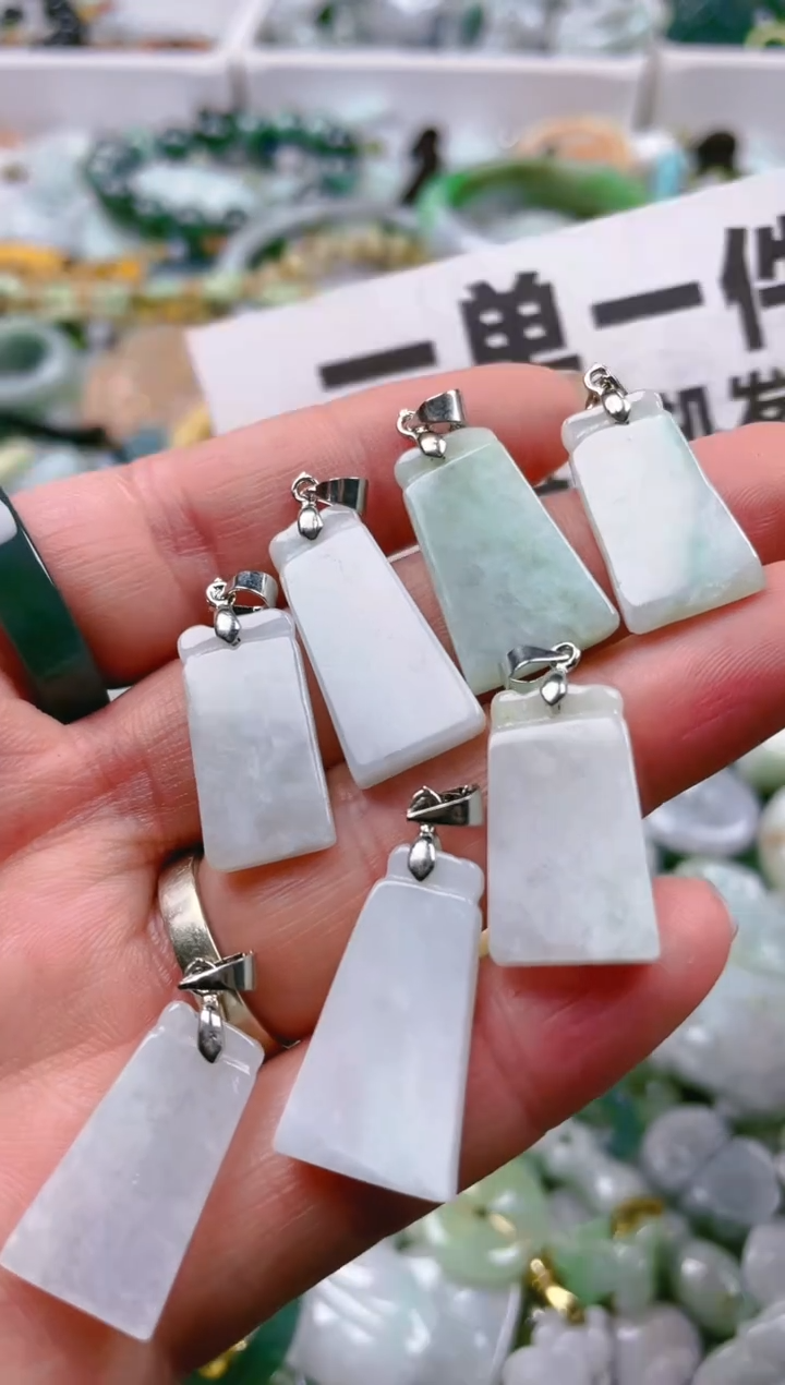 【闪购商品】翡翠颈饰未镶嵌一单一个多样性随机发一件