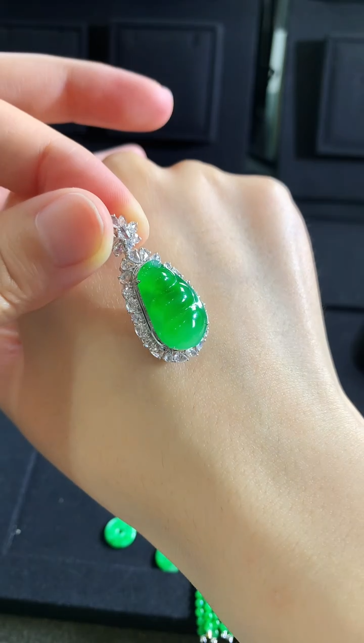 【闪购商品】翡翠颈饰18K金镶嵌吊坠