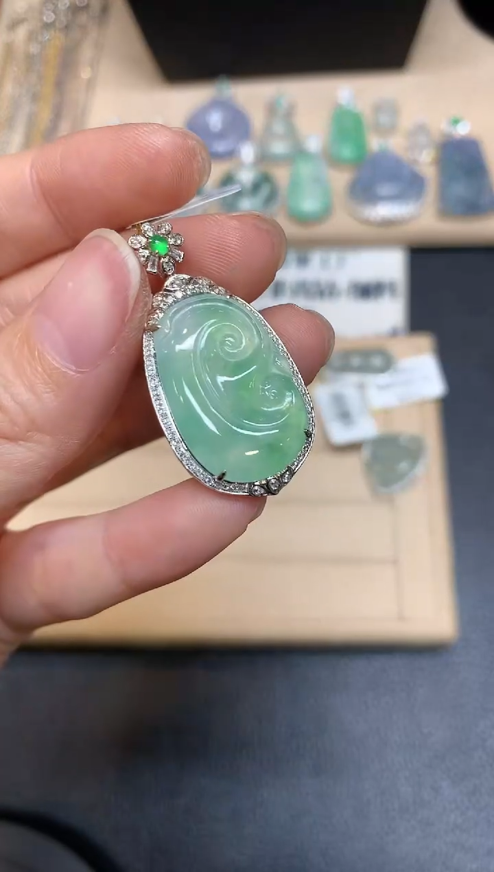 【闪购商品】翡翠颈饰18K金镶嵌如意【无服务费