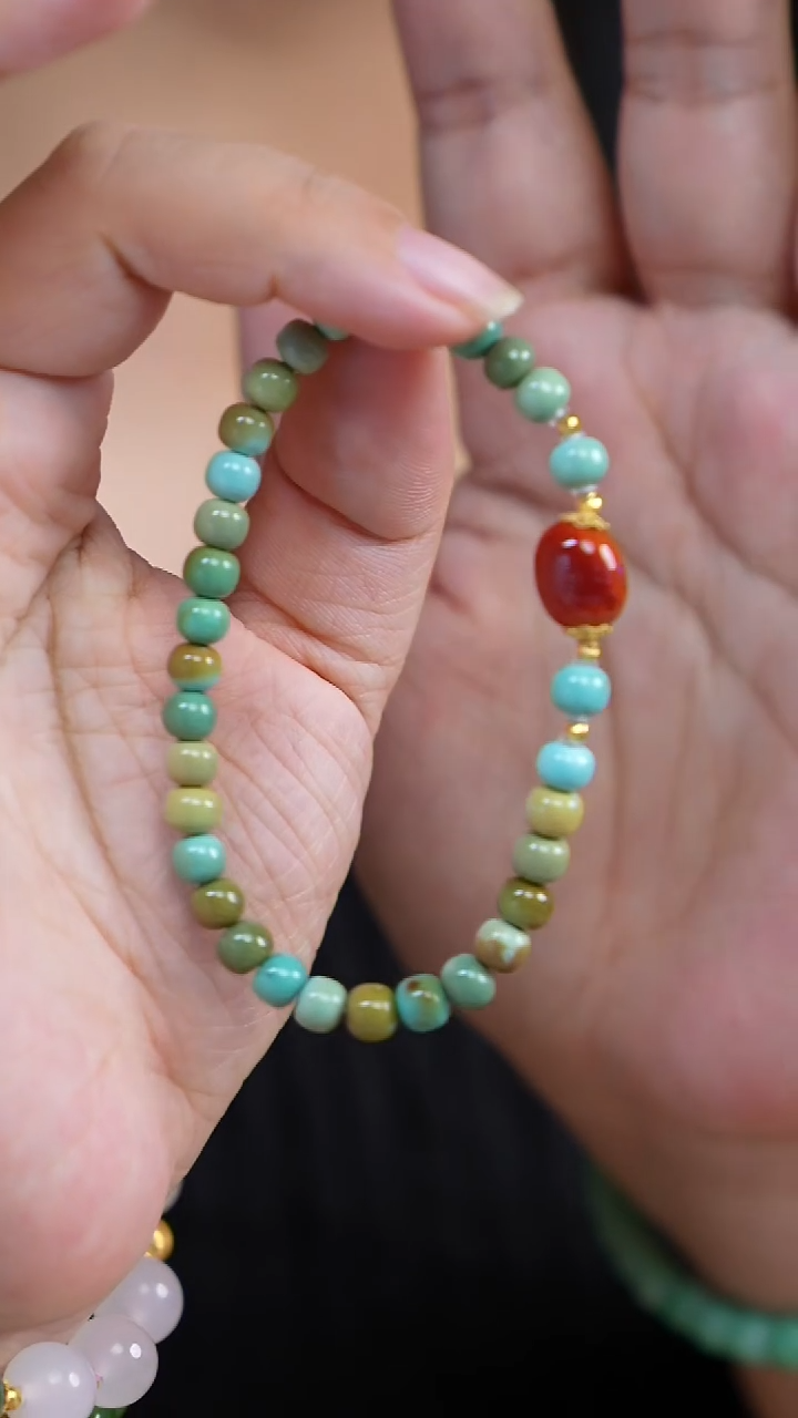 18K金镶嵌绿松石手串Q00370