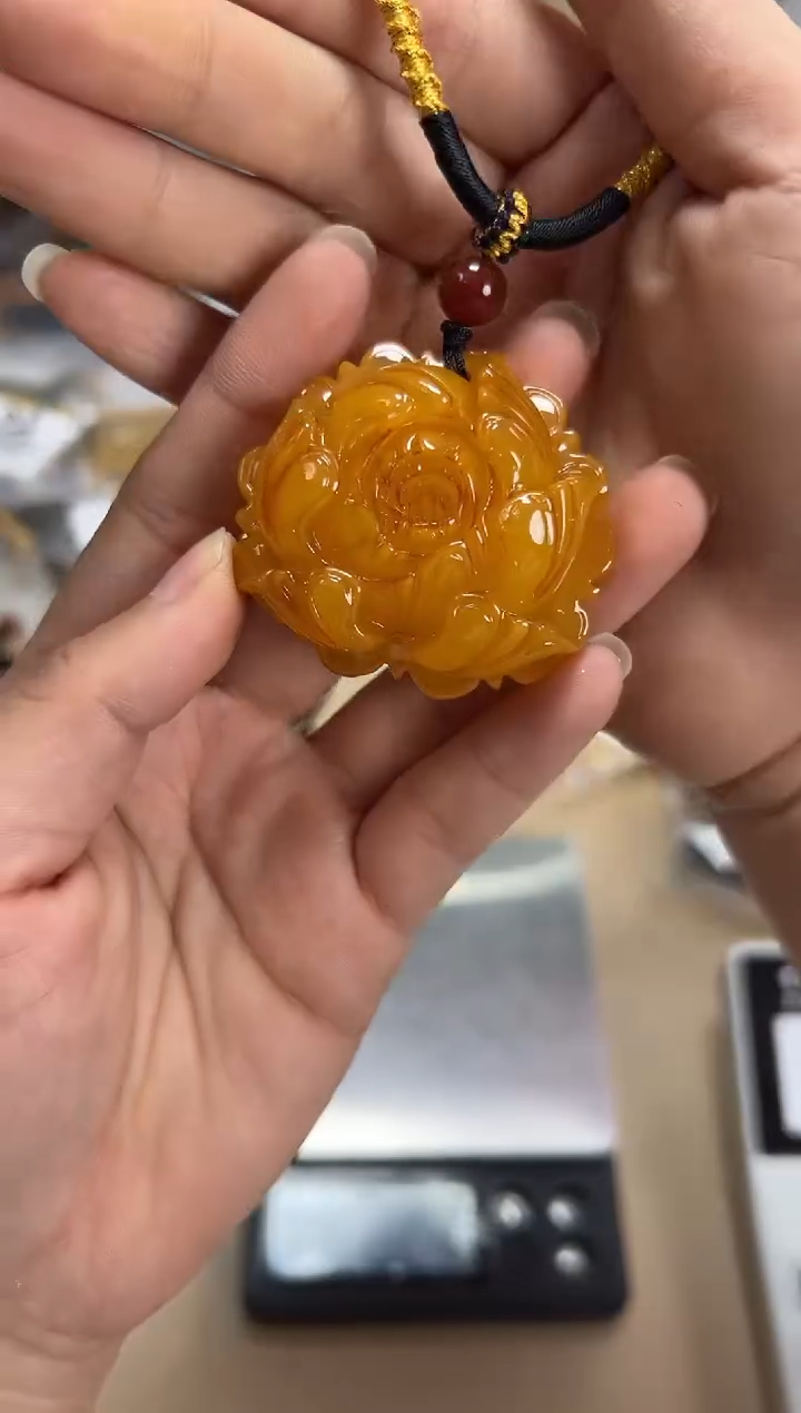 【闪购商品】琥珀裸石未镶嵌蜜蜡吊坠